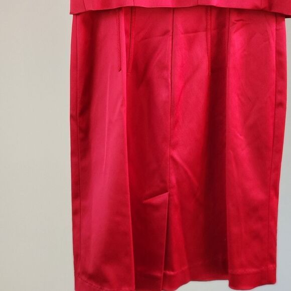 Crimson Elegance Pleated Lapel Skirt Suit - Picture 8 of 11
